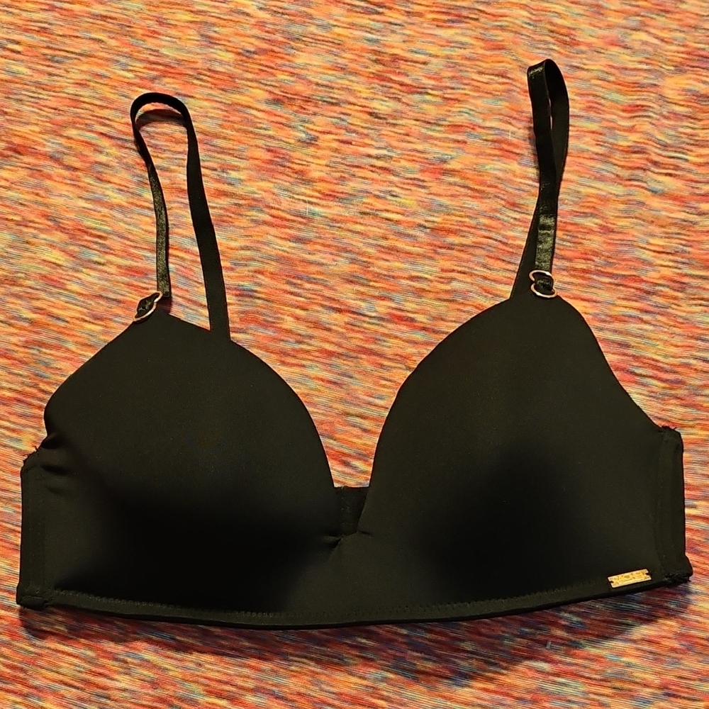 Women's Black Wireless Structured T-Shirt Bra